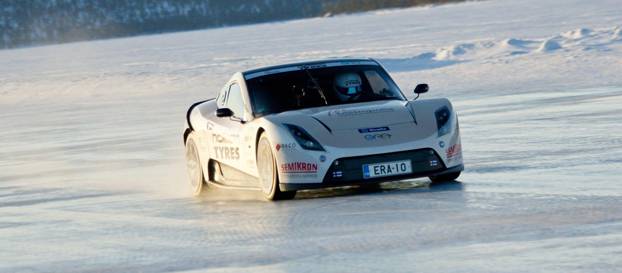 Elektrikli araç ile buz üstünde hız rekoru